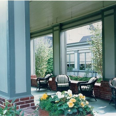 Roycroft Inn East Aurora Exterior photo