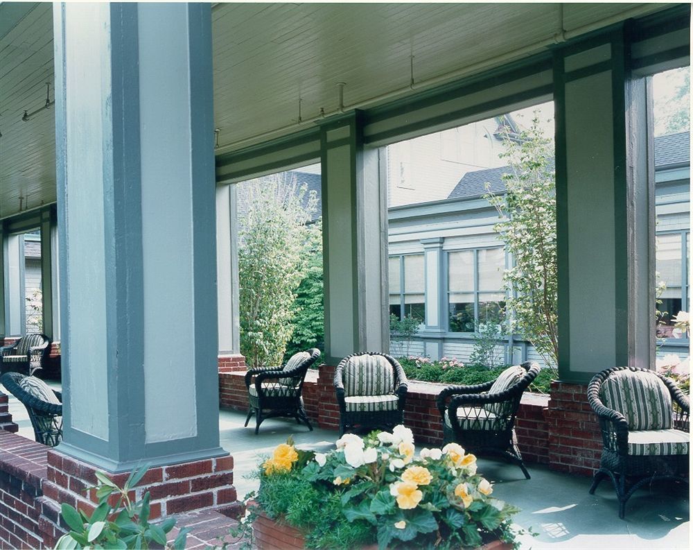 Roycroft Inn East Aurora Exterior photo